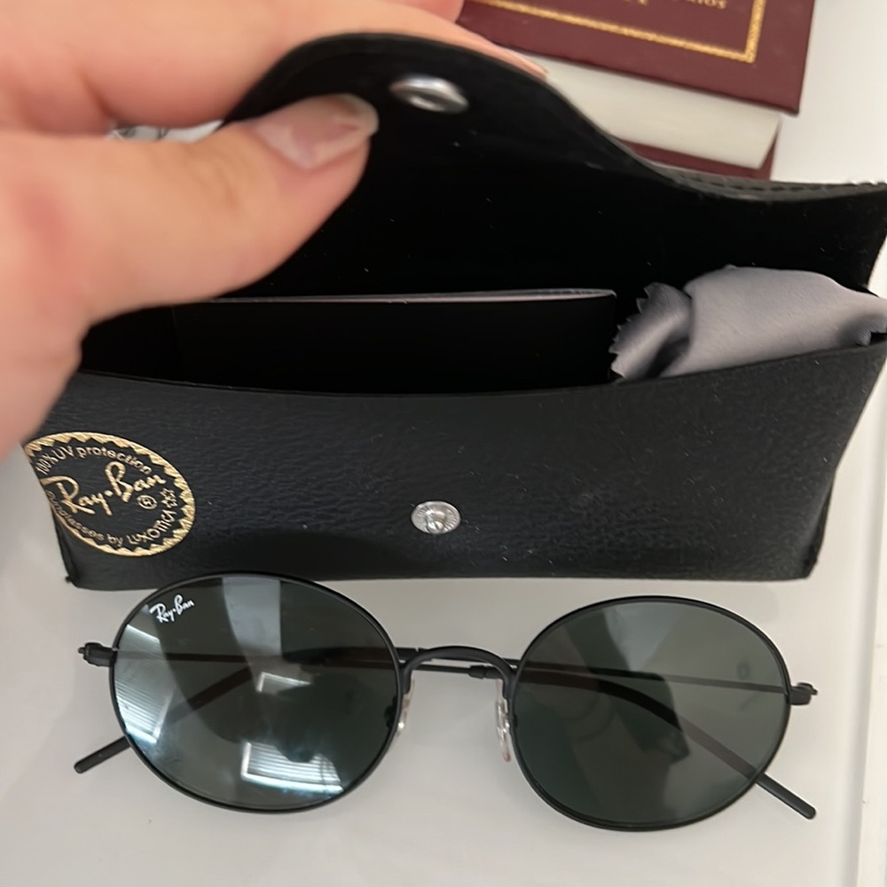 Authentic Raybans Only Used Twice With Box No Scr… - image 3